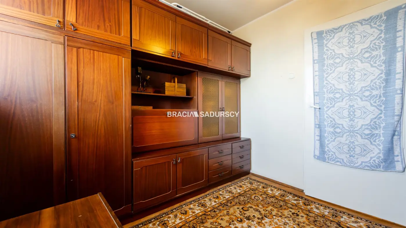 3 POKOJE, BLISKO SZKOŁY. BRONOWICKA.