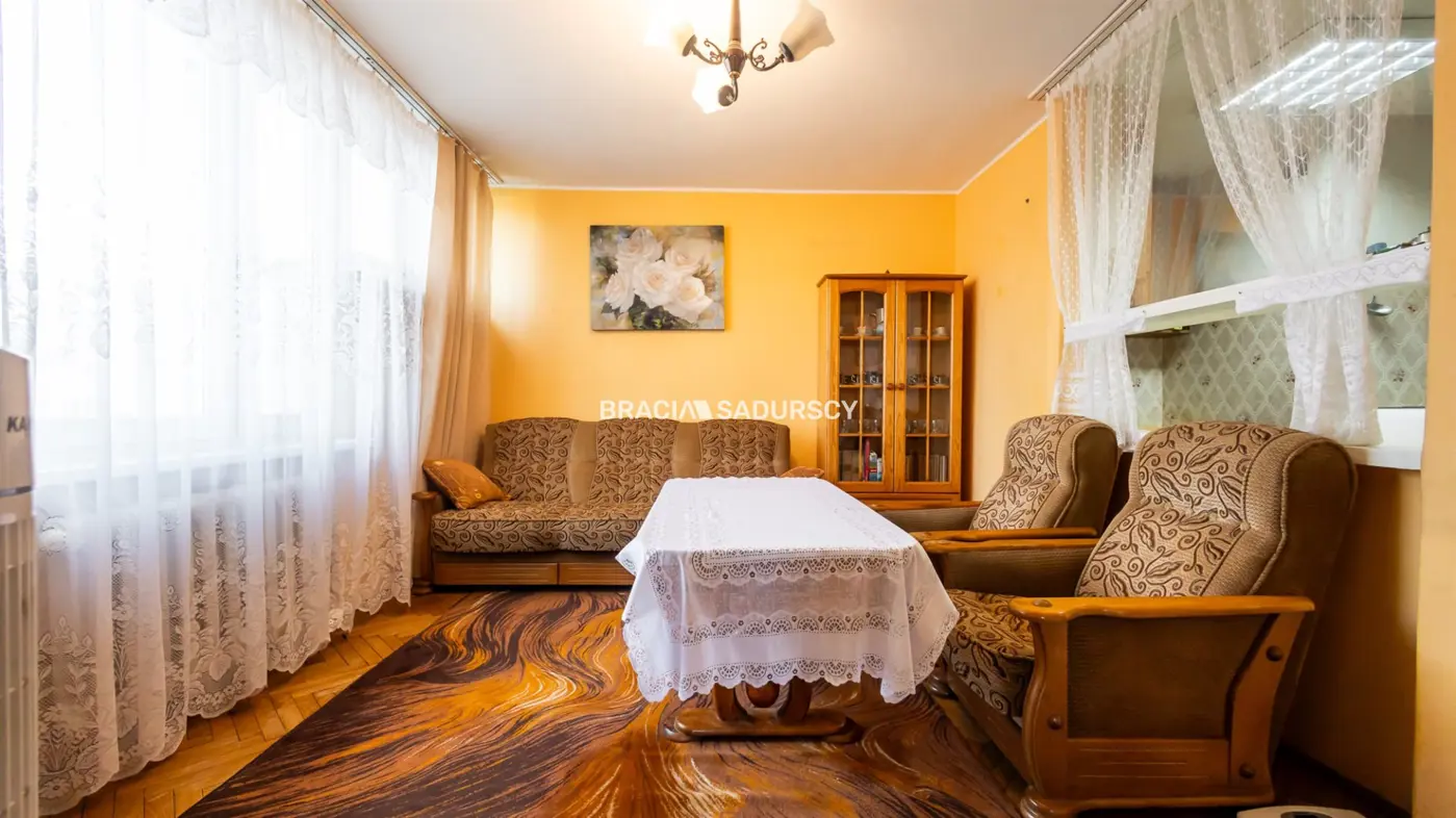 3 POKOJE, BLISKO SZKOŁY. BRONOWICKA.