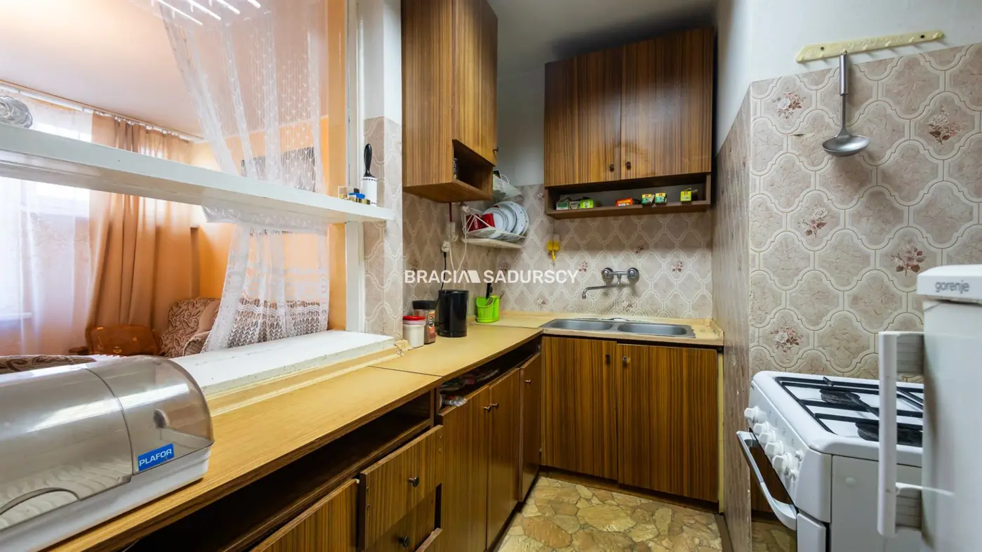 3 POKOJE, BLISKO SZKOŁY. BRONOWICKA.