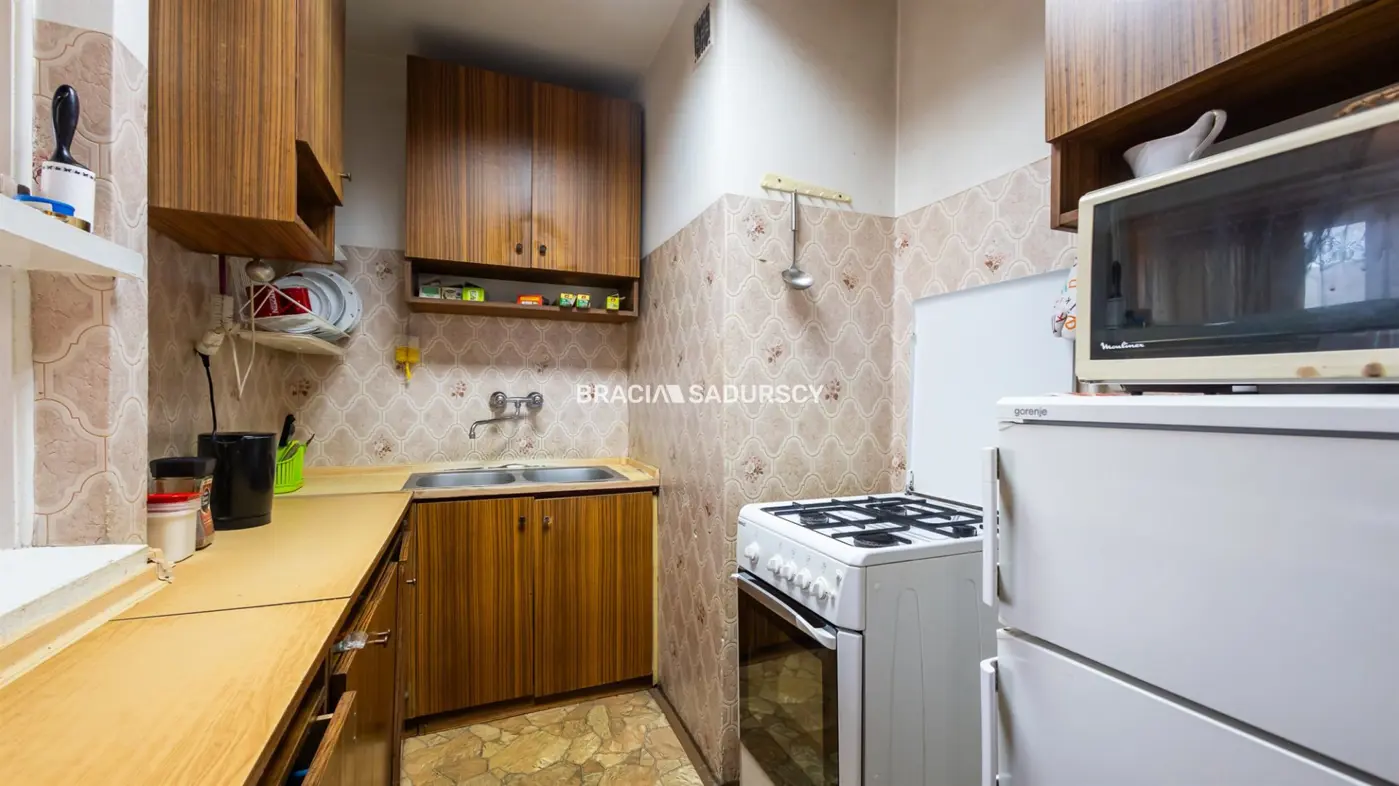 3 POKOJE, BLISKO SZKOŁY. BRONOWICKA.