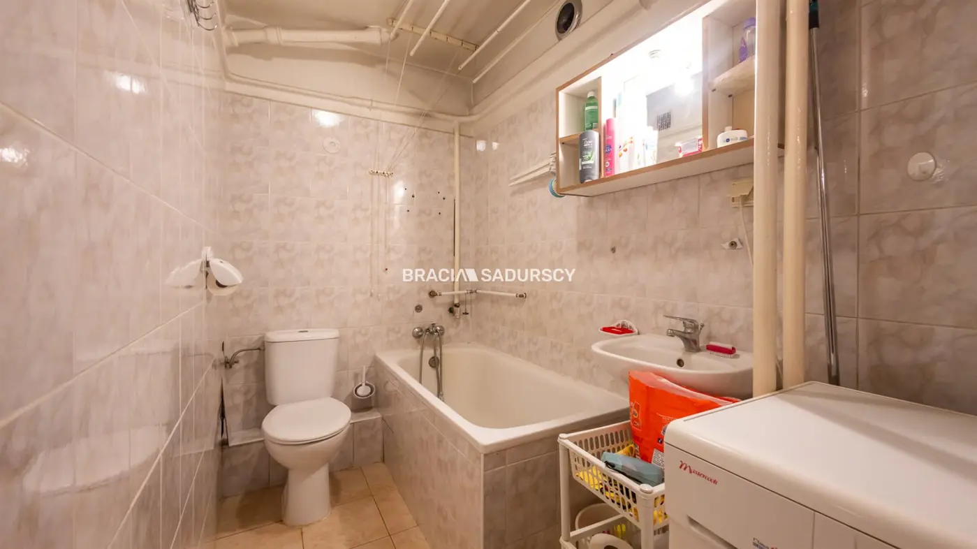 3 POKOJE, BLISKO SZKOŁY. BRONOWICKA.