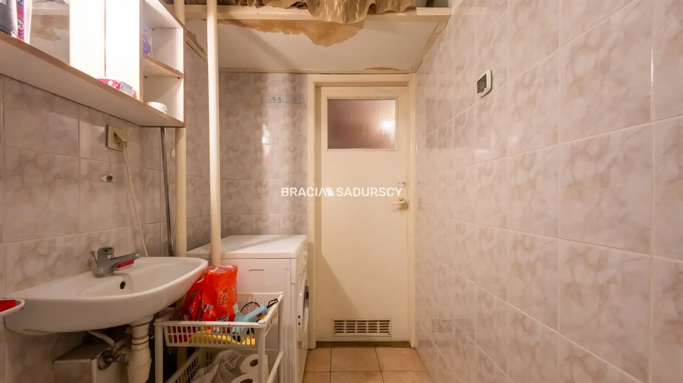 3 POKOJE, BLISKO SZKOŁY. BRONOWICKA.