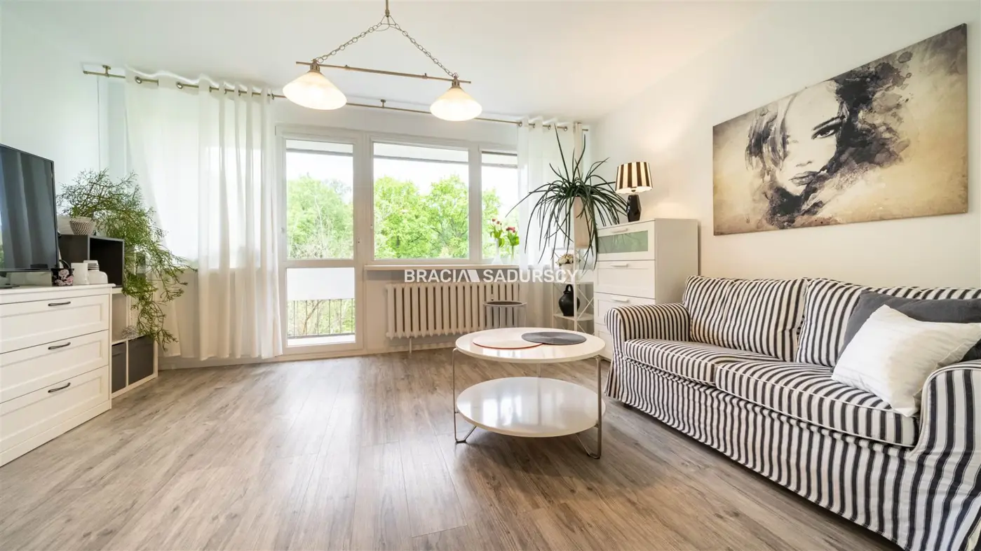 GUSTOWNE, ZADBANE, 2-POKOJOWE Z ODDZIELNĄ KUCHNIĄ