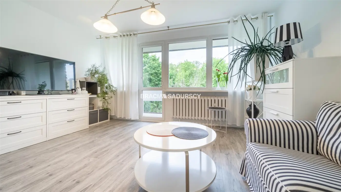 GUSTOWNE, ZADBANE, 2-POKOJOWE Z ODDZIELNĄ KUCHNIĄ