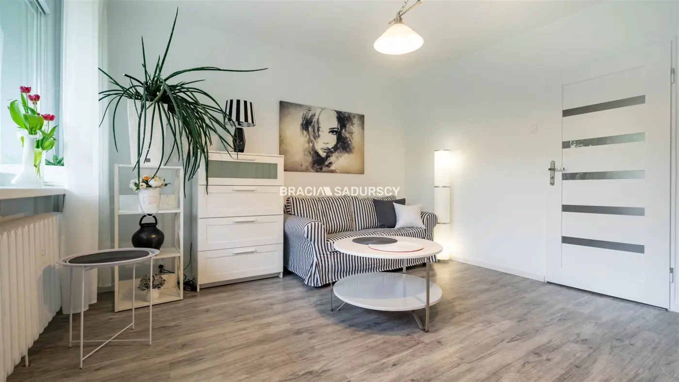 GUSTOWNE, ZADBANE, 2-POKOJOWE Z ODDZIELNĄ KUCHNIĄ