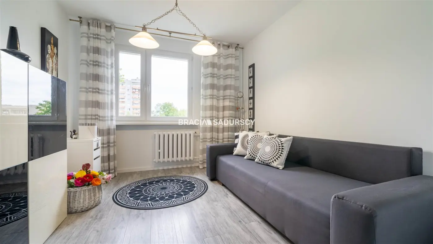 GUSTOWNE, ZADBANE, 2-POKOJOWE Z ODDZIELNĄ KUCHNIĄ