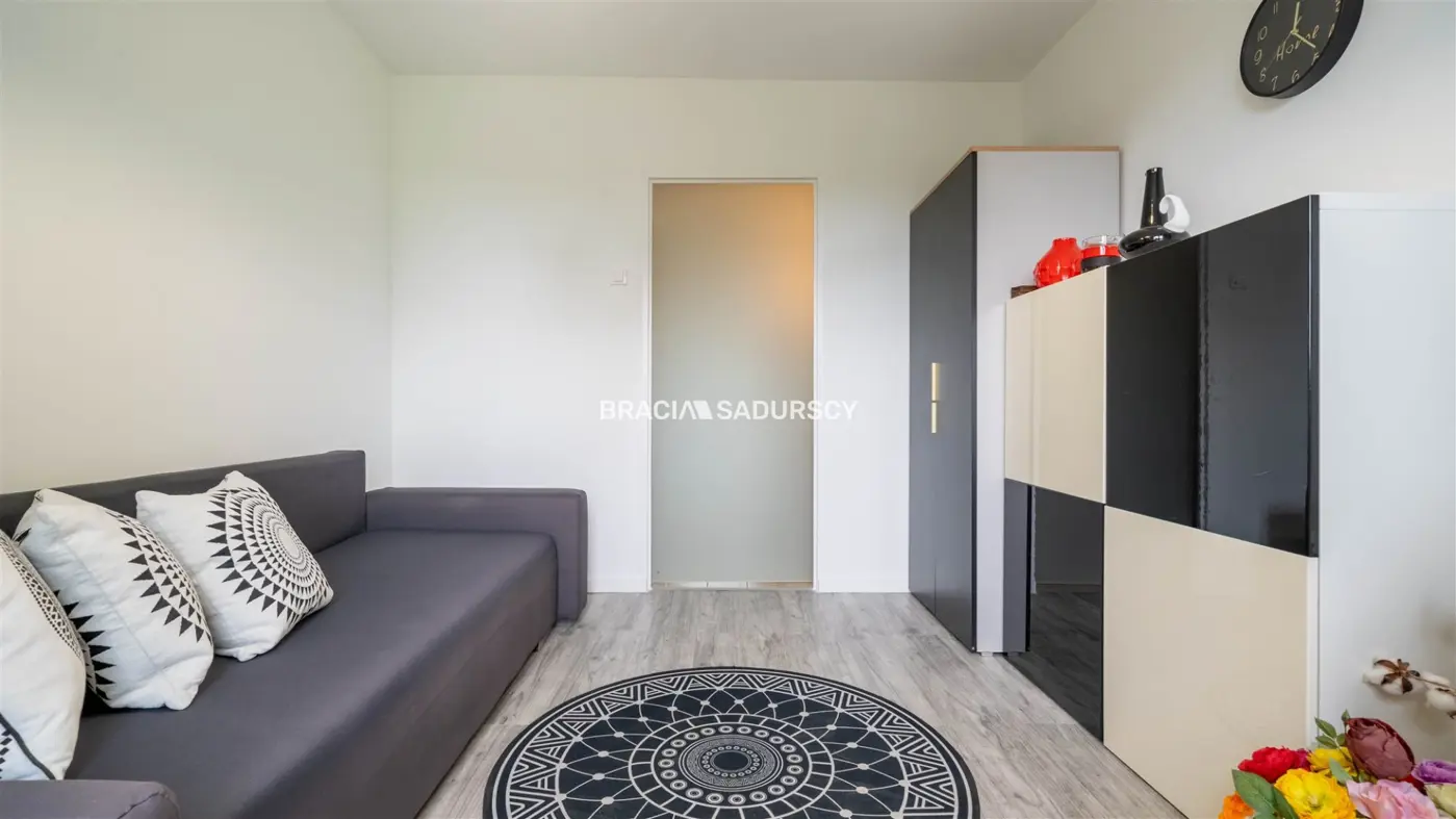 GUSTOWNE, ZADBANE, 2-POKOJOWE Z ODDZIELNĄ KUCHNIĄ