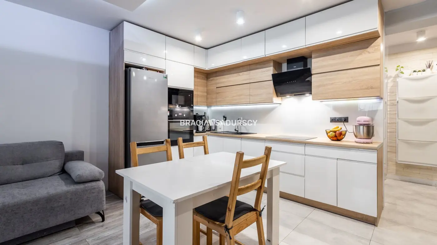 2-pok mieszkanie z ogródkiem na Dębskiego,2 m.park