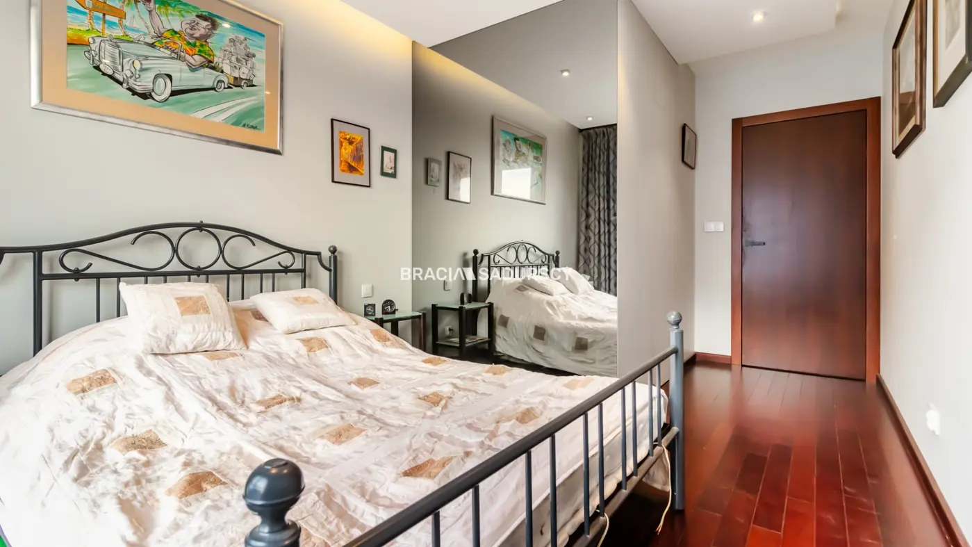 2 Pok z dużym balkonem al. 29 listopada.