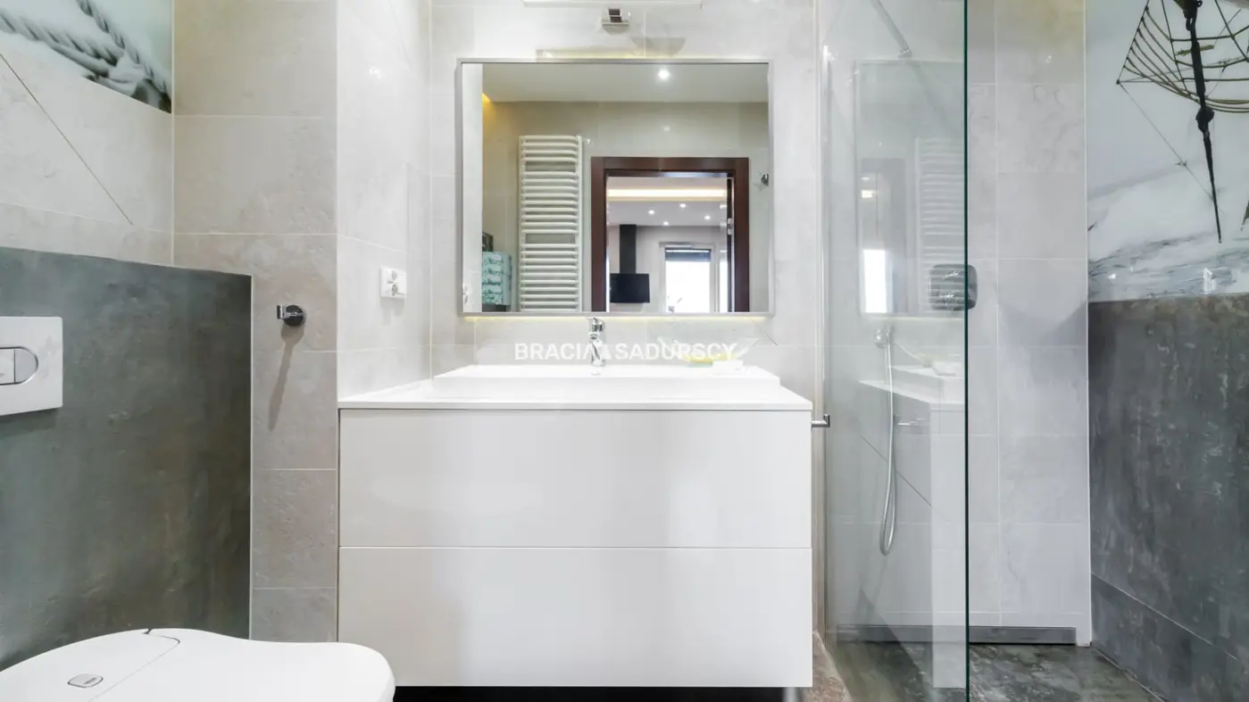 2 Pok z dużym balkonem al. 29 listopada.