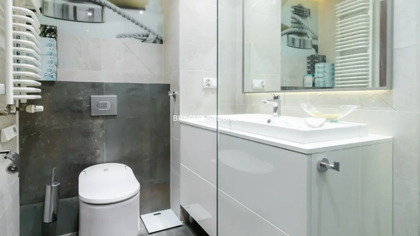 2 Pok z dużym balkonem al. 29 listopada.