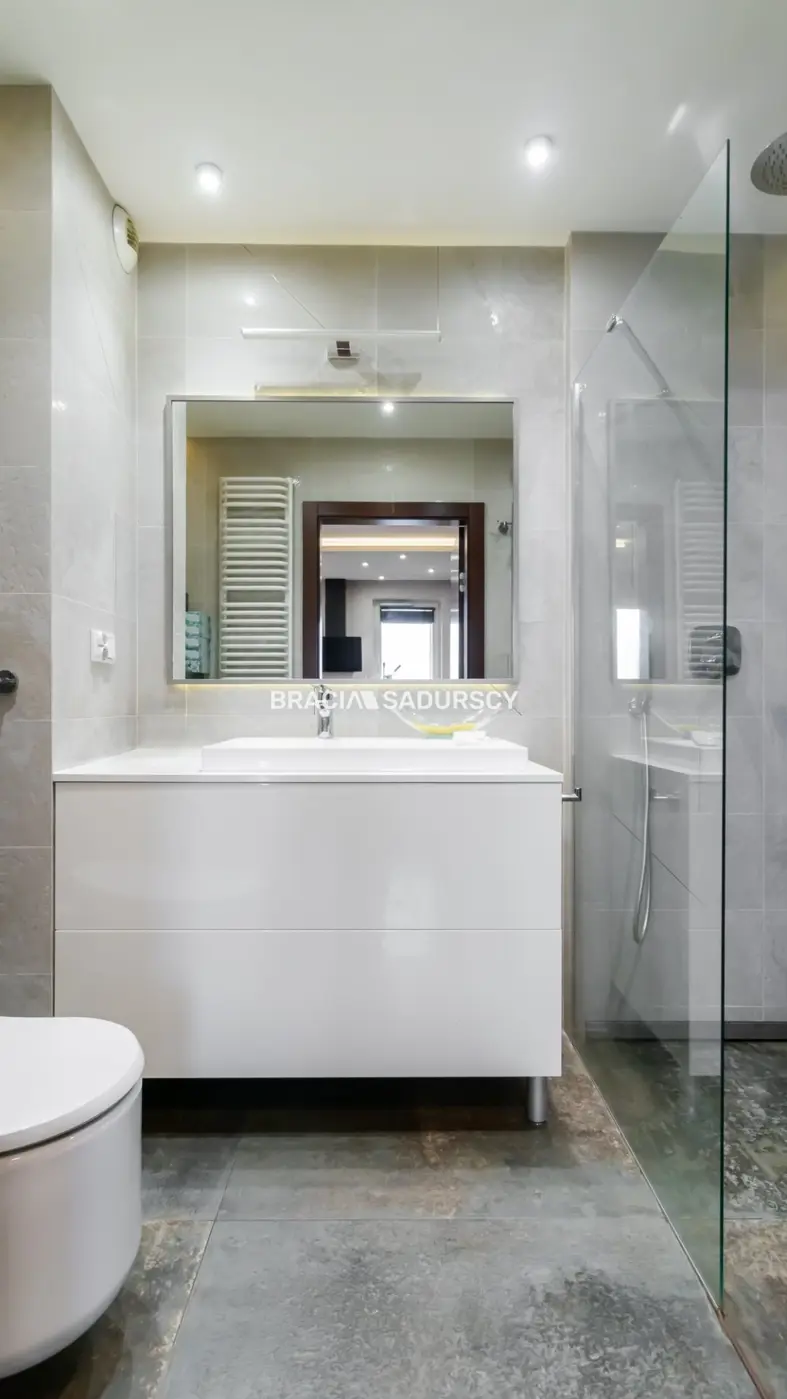 2 Pok z dużym balkonem al. 29 listopada.