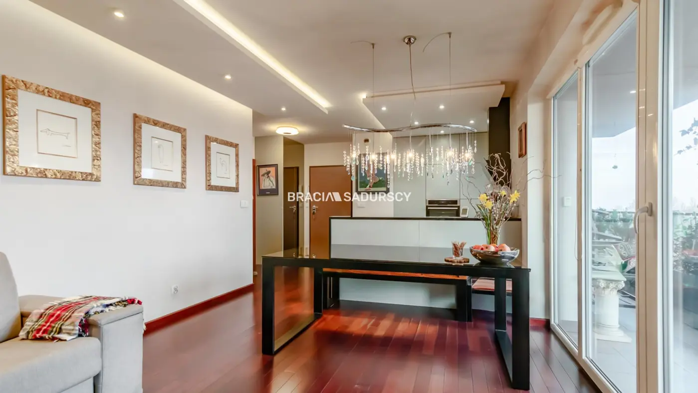 2 Pok z dużym balkonem al. 29 listopada.