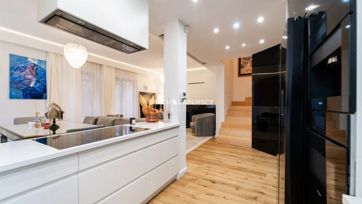 GUSTOWNY, ZADBANY DOM NA KAMERALNYM OSIEDLU