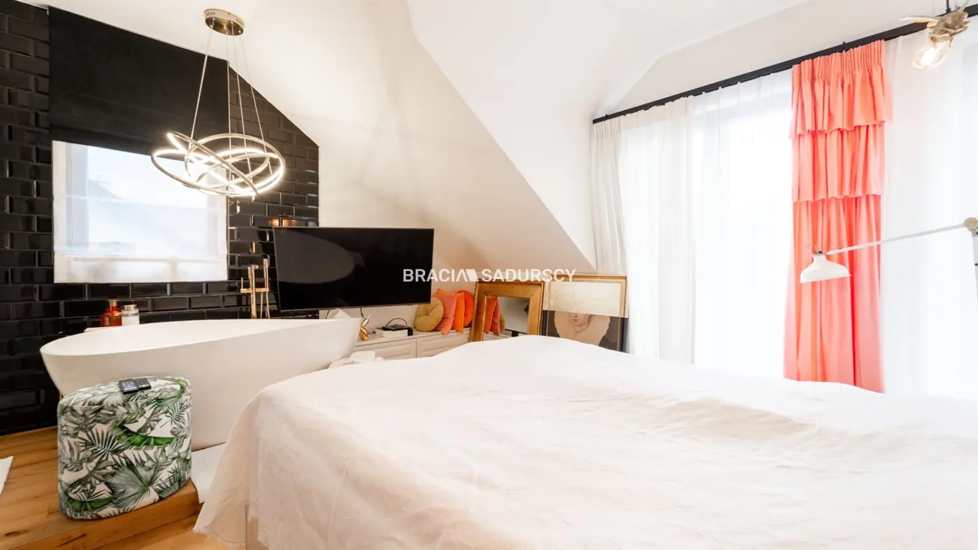 GUSTOWNY, ZADBANY DOM NA KAMERALNYM OSIEDLU