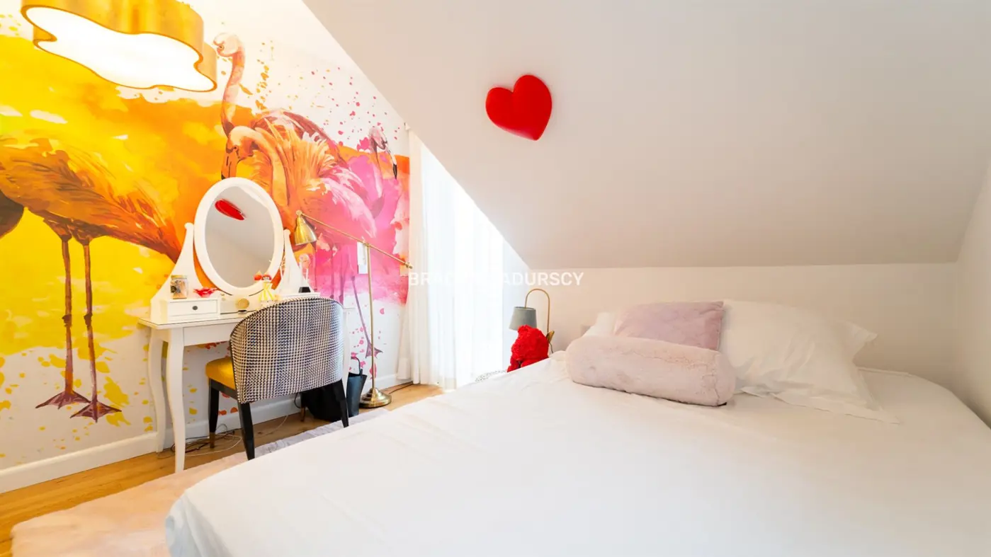 GUSTOWNY, ZADBANY DOM NA KAMERALNYM OSIEDLU