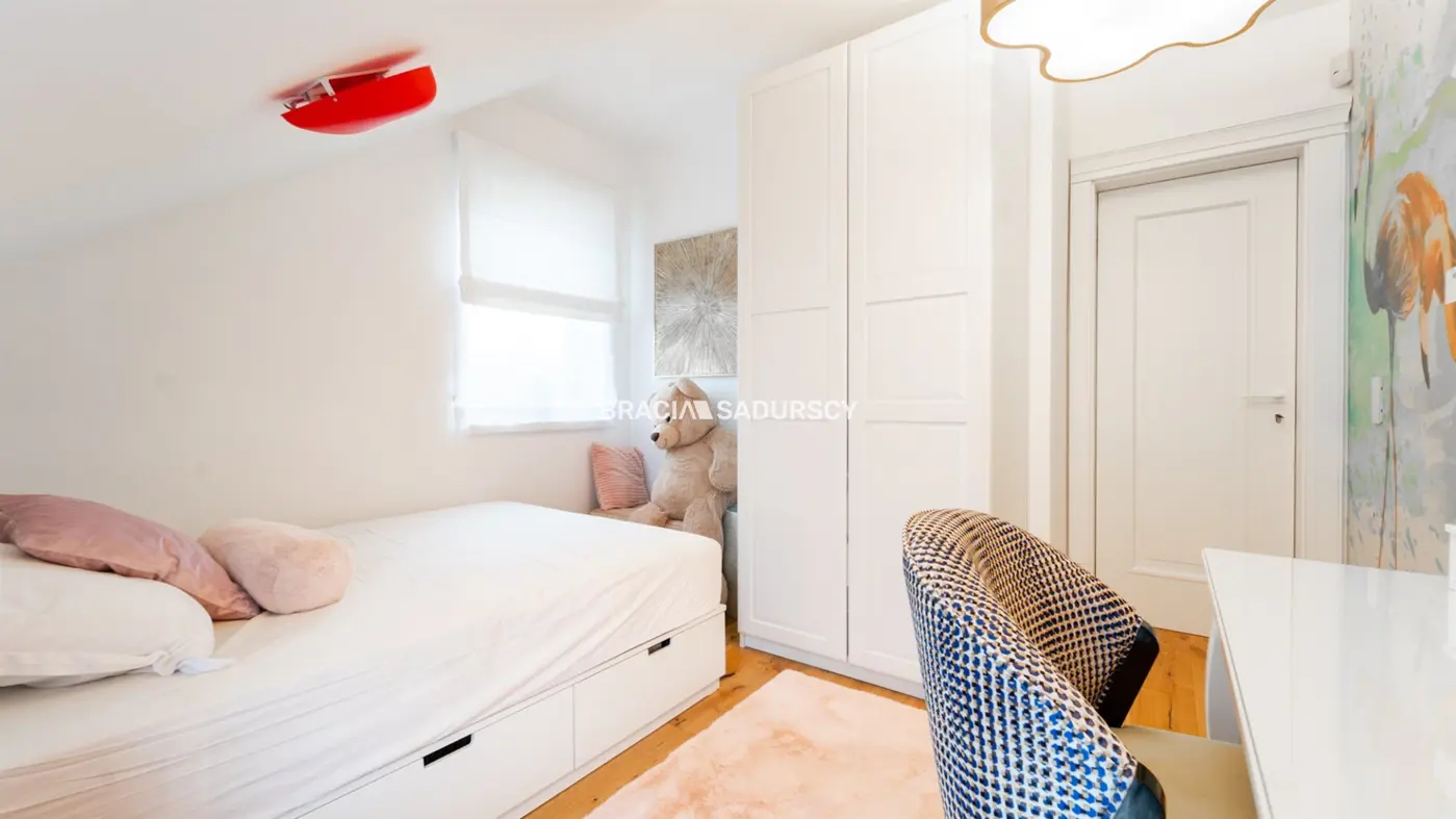 GUSTOWNY, ZADBANY DOM NA KAMERALNYM OSIEDLU