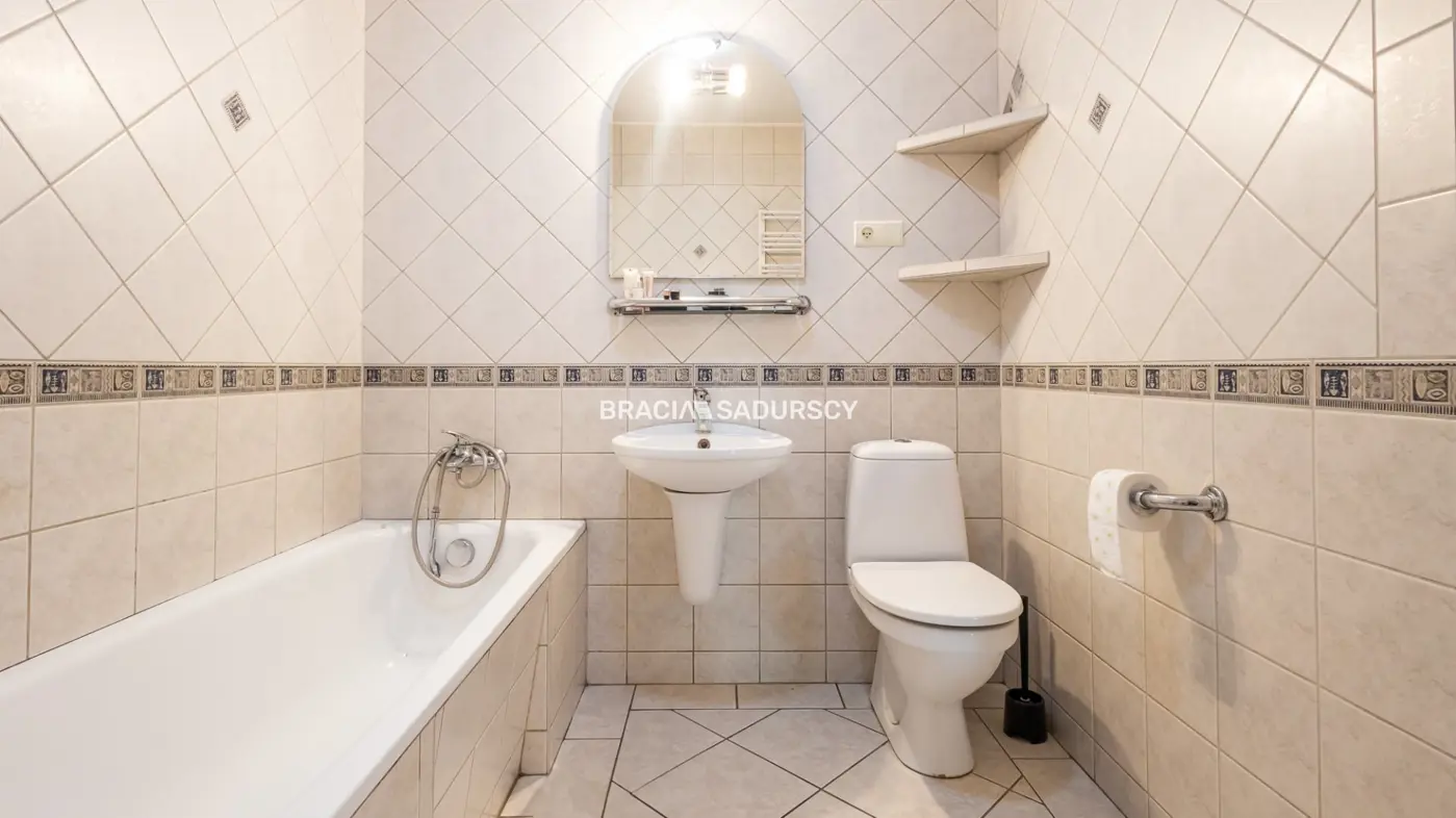 UROKLIWY DOM W BARDZO DOBREJ LOKALIZACJI