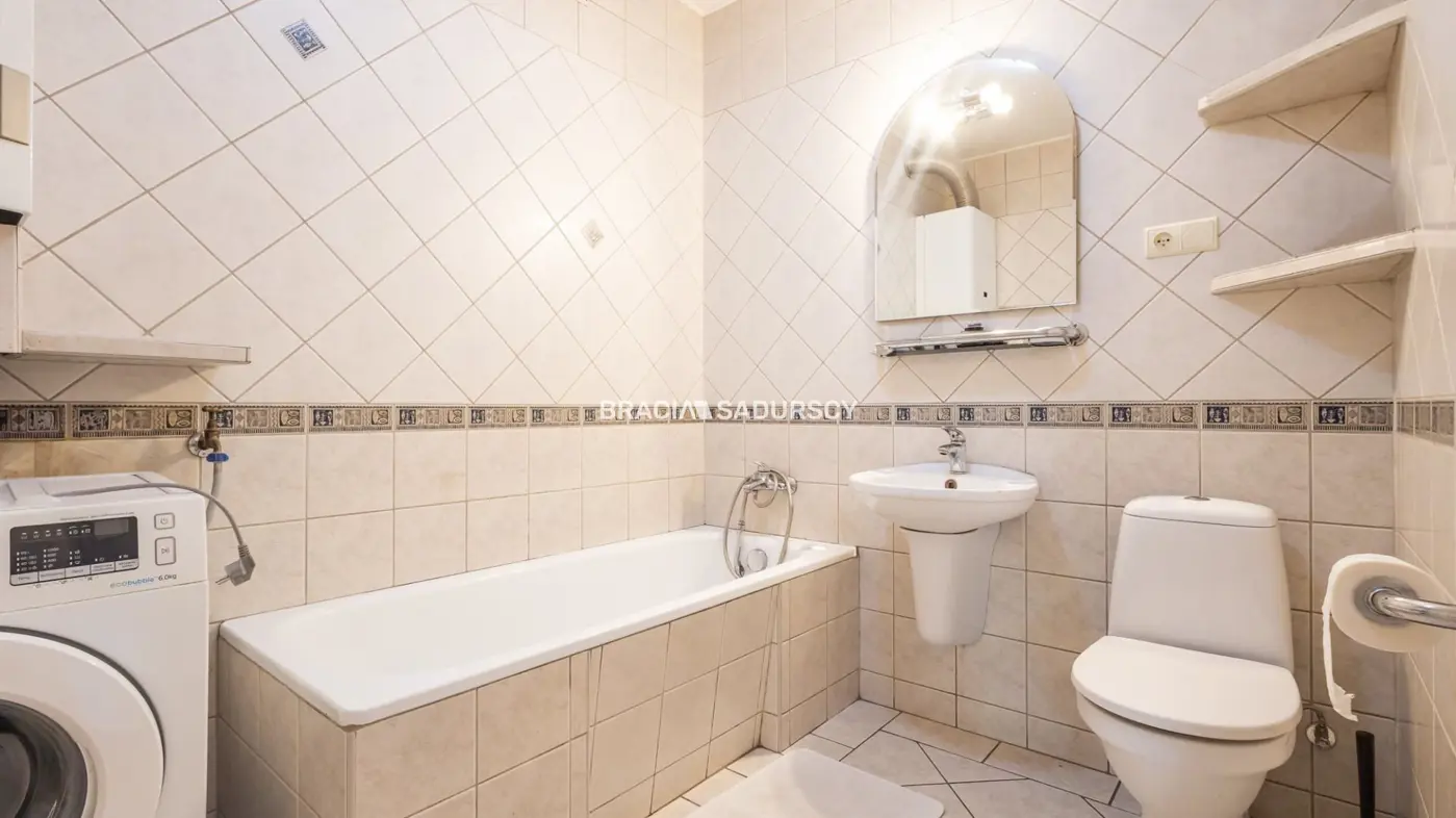 UROKLIWY DOM W BARDZO DOBREJ LOKALIZACJI