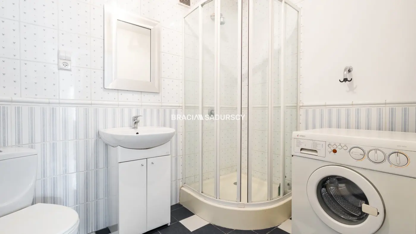 UROKLIWY DOM W BARDZO DOBREJ LOKALIZACJI