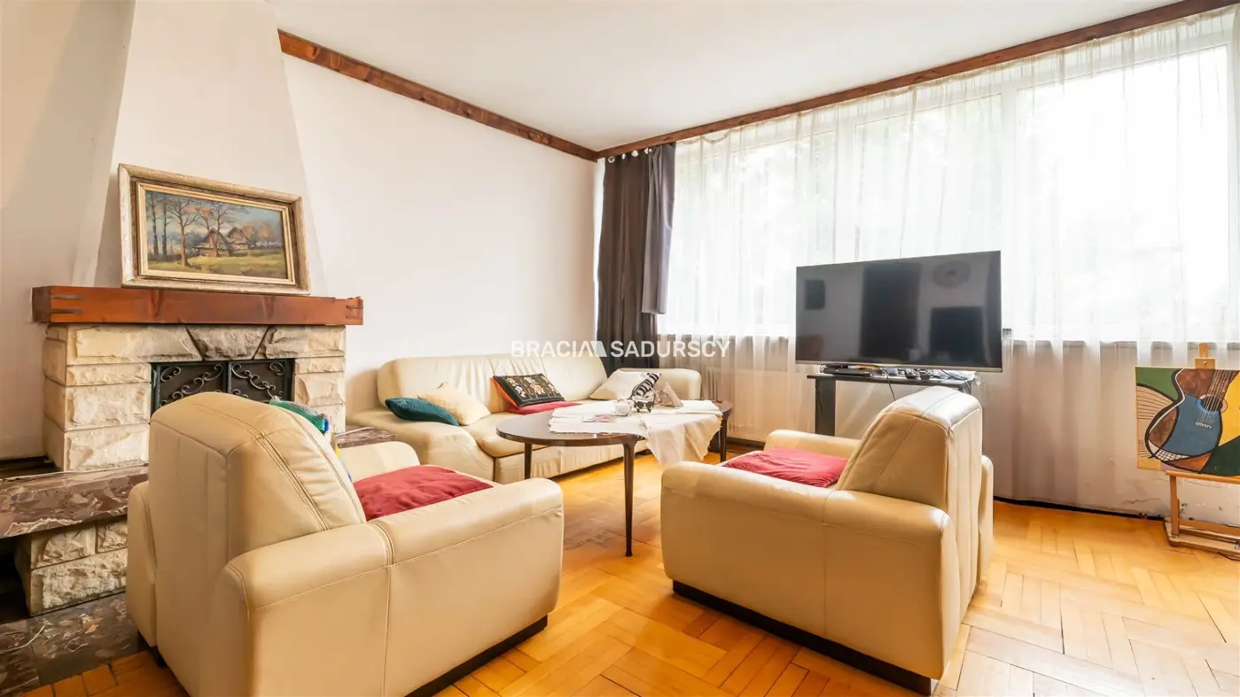 Działa 500m2 z domem 227m2. Wzgórza.