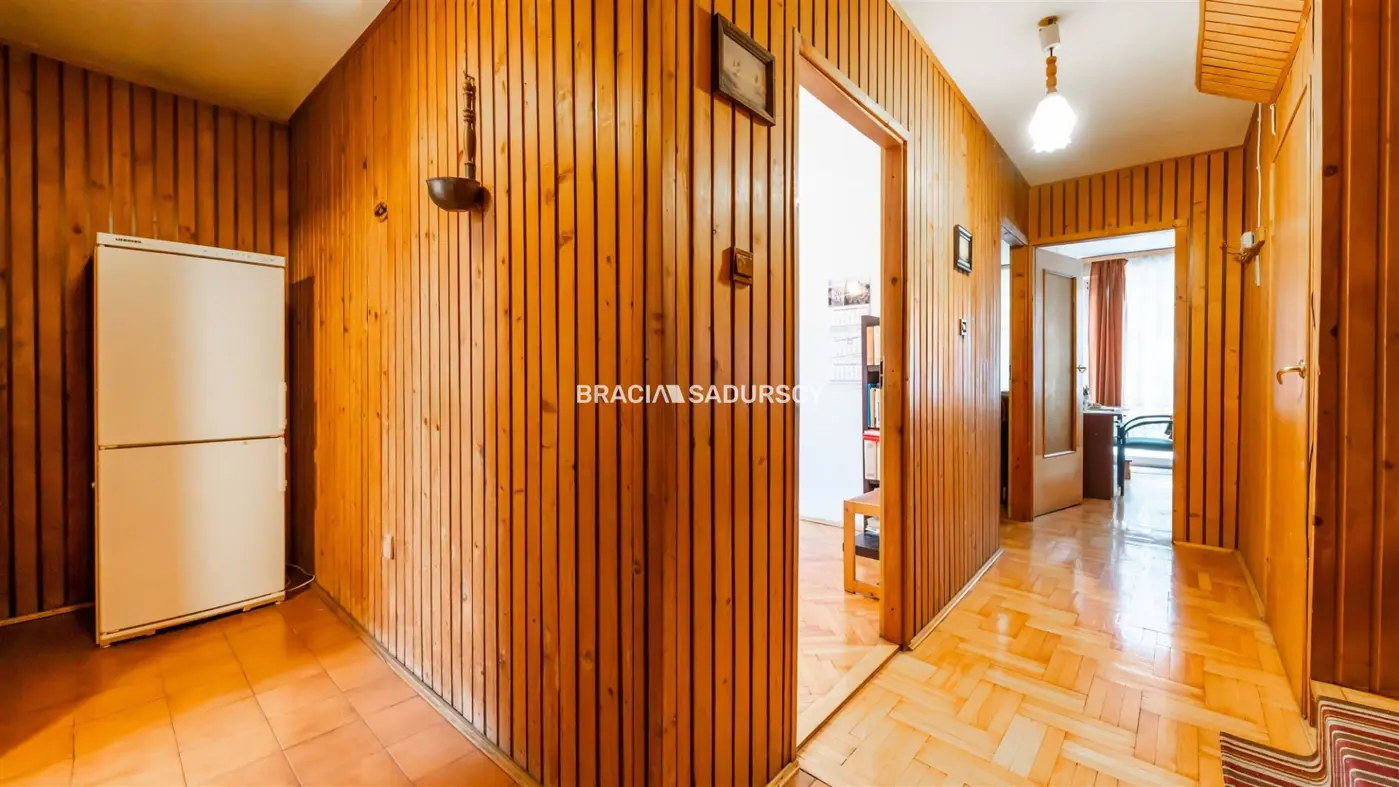 Działa 500m2 z domem 227m2. Wzgórza.