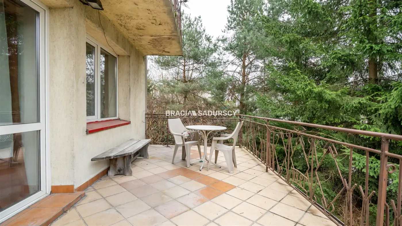 Działa 500m2 z domem 227m2. Wzgórza.