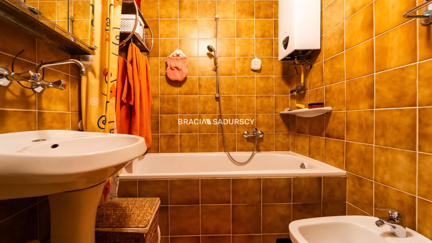 Działka z dwoma domami. Idzikowskiego.