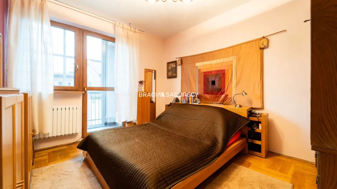 Działka z dwoma domami. Idzikowskiego.