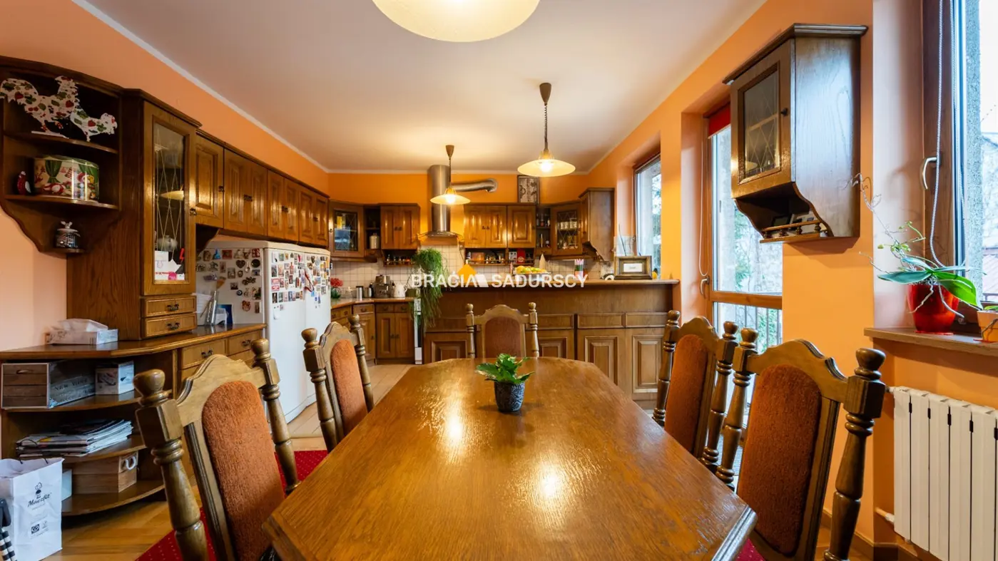 dwa budynki w Centrum Krakowa.