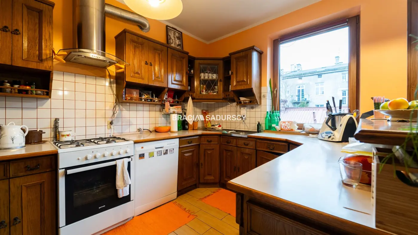 dwa budynki w Centrum Krakowa.