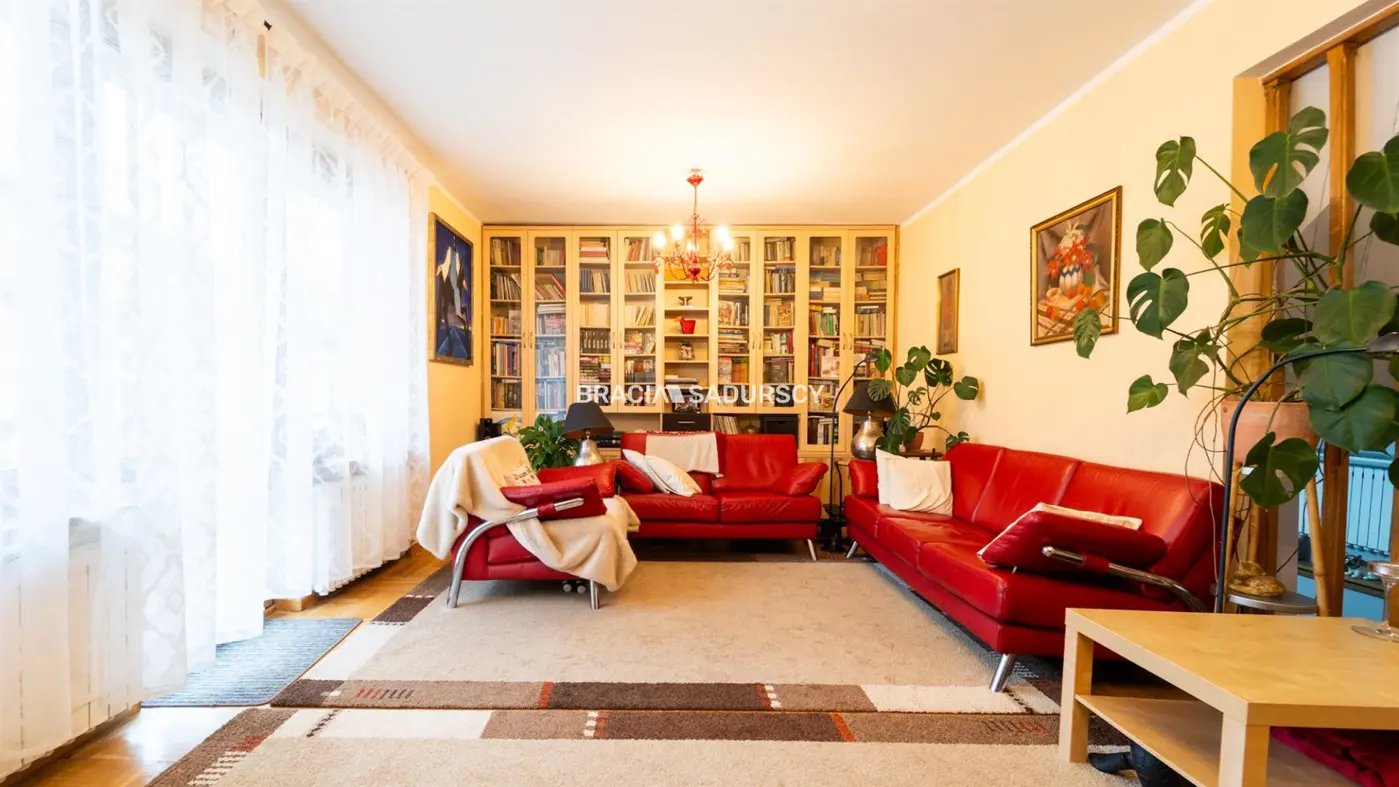 dwa budynki w Centrum Krakowa.