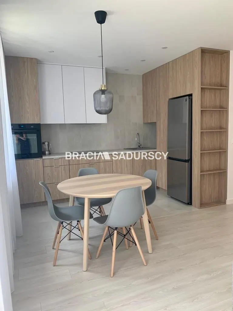 Budynek wolnostojący, 5 mieszkań, gm. Wieliczka