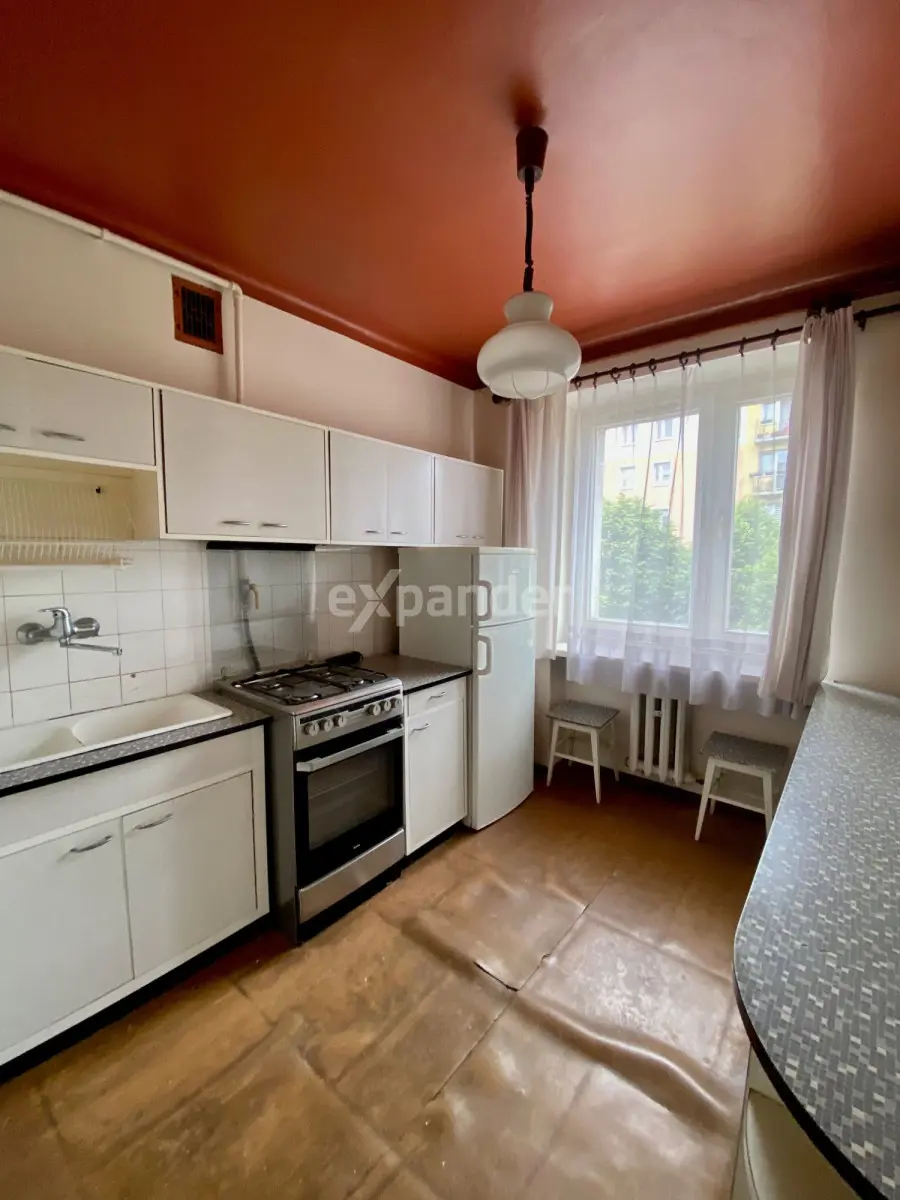 3 pokoje, 1 piętro z balkonem