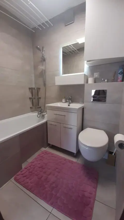 Sliczne, wyposażone nieduże mieszkanko do wprowadzenia :)