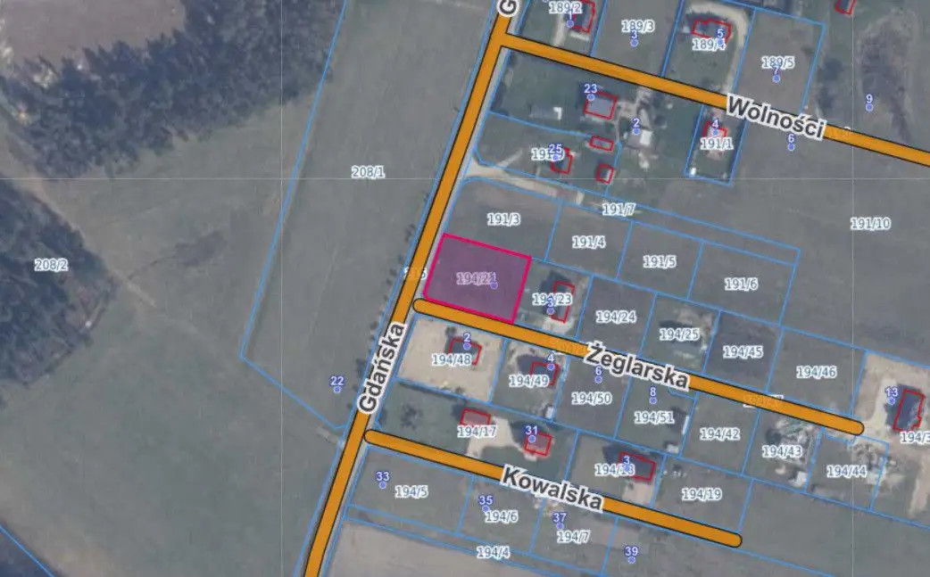 Działka w cichej, zielonej okolicy blisko jeziora