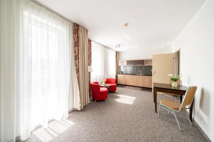 Apartament 2 pokojowy z aneksem kuchennym i balkonem