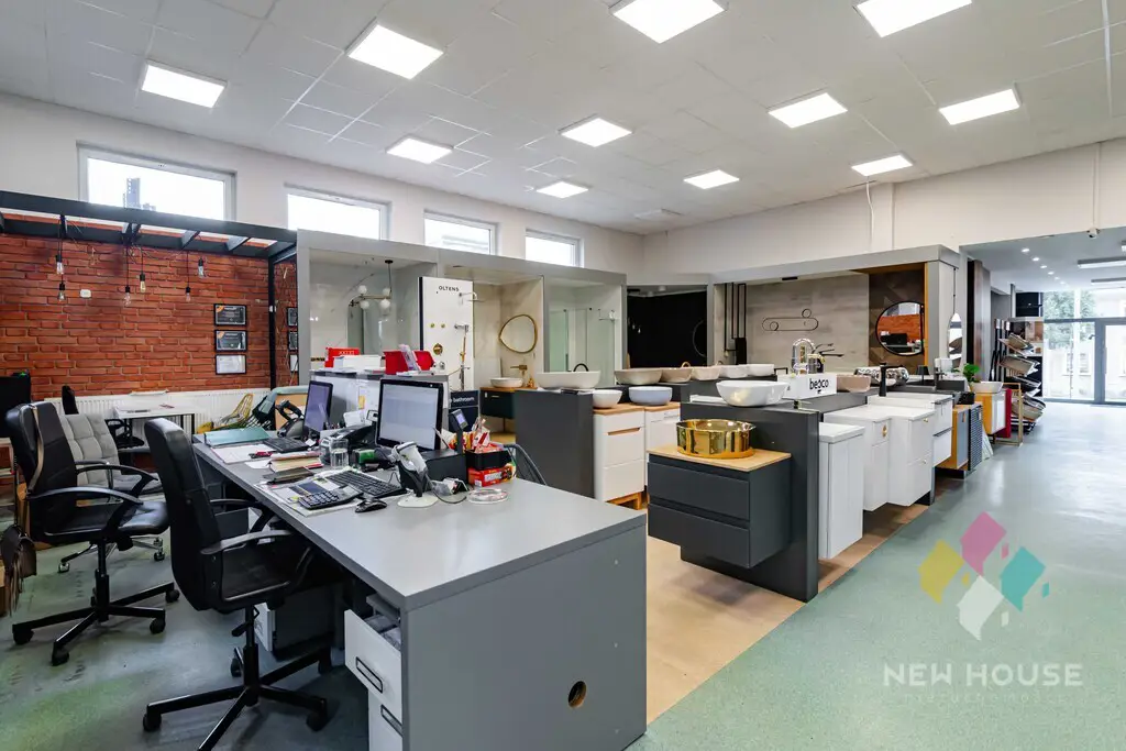 Obiekt handlowo-usługowy, przy głównej drodze