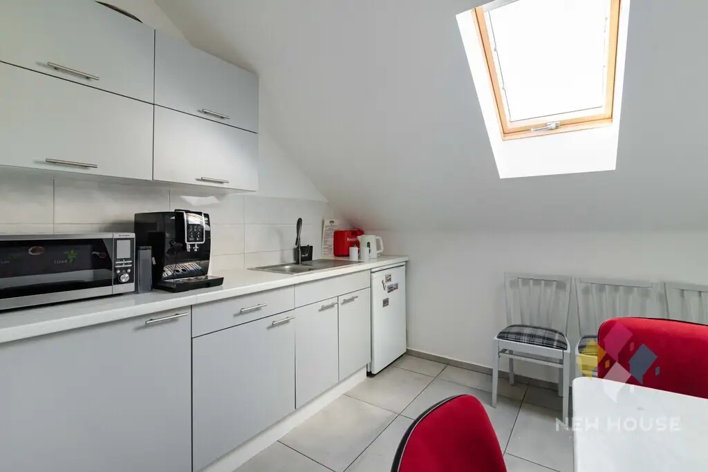 Obiekt handlowo-usługowy, przy głównej drodze