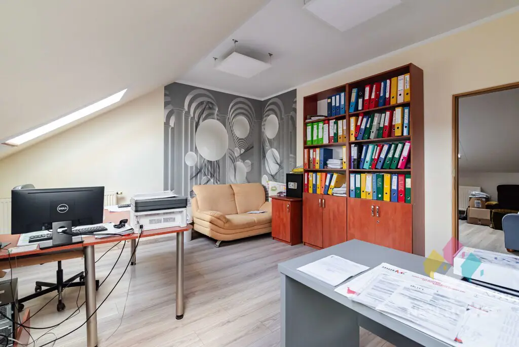 Obiekt handlowo-usługowy, przy głównej drodze