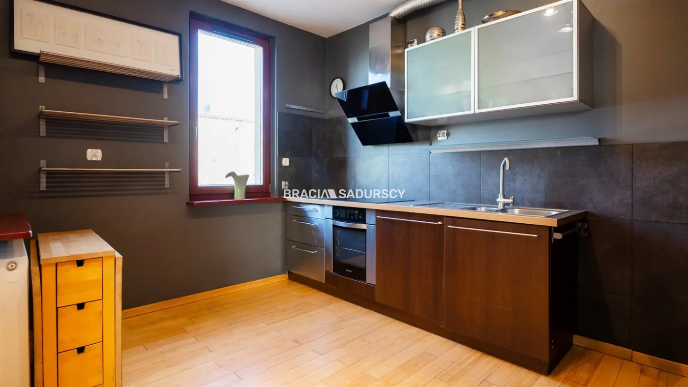 2 pok ul. Bobrzyńskiego z ogródkiem