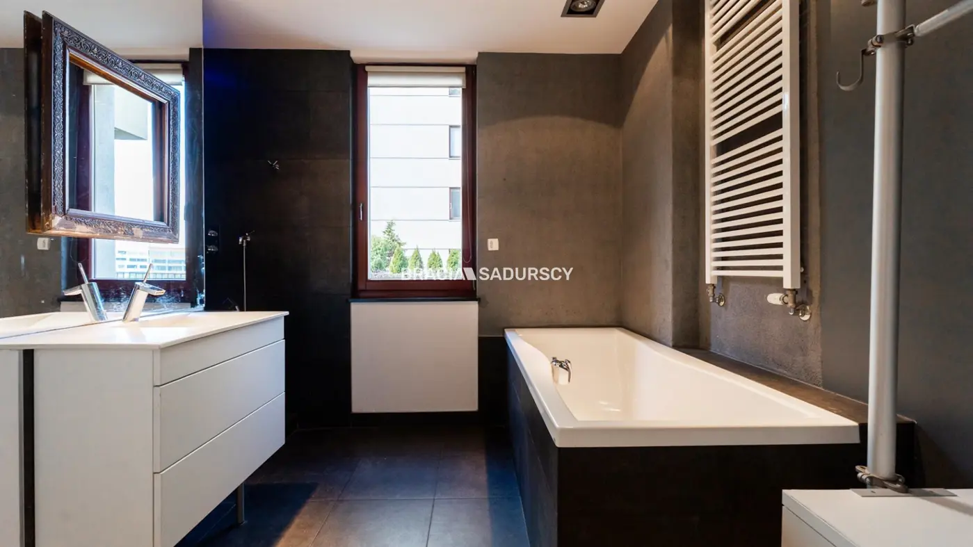 2 pok ul. Bobrzyńskiego z ogródkiem