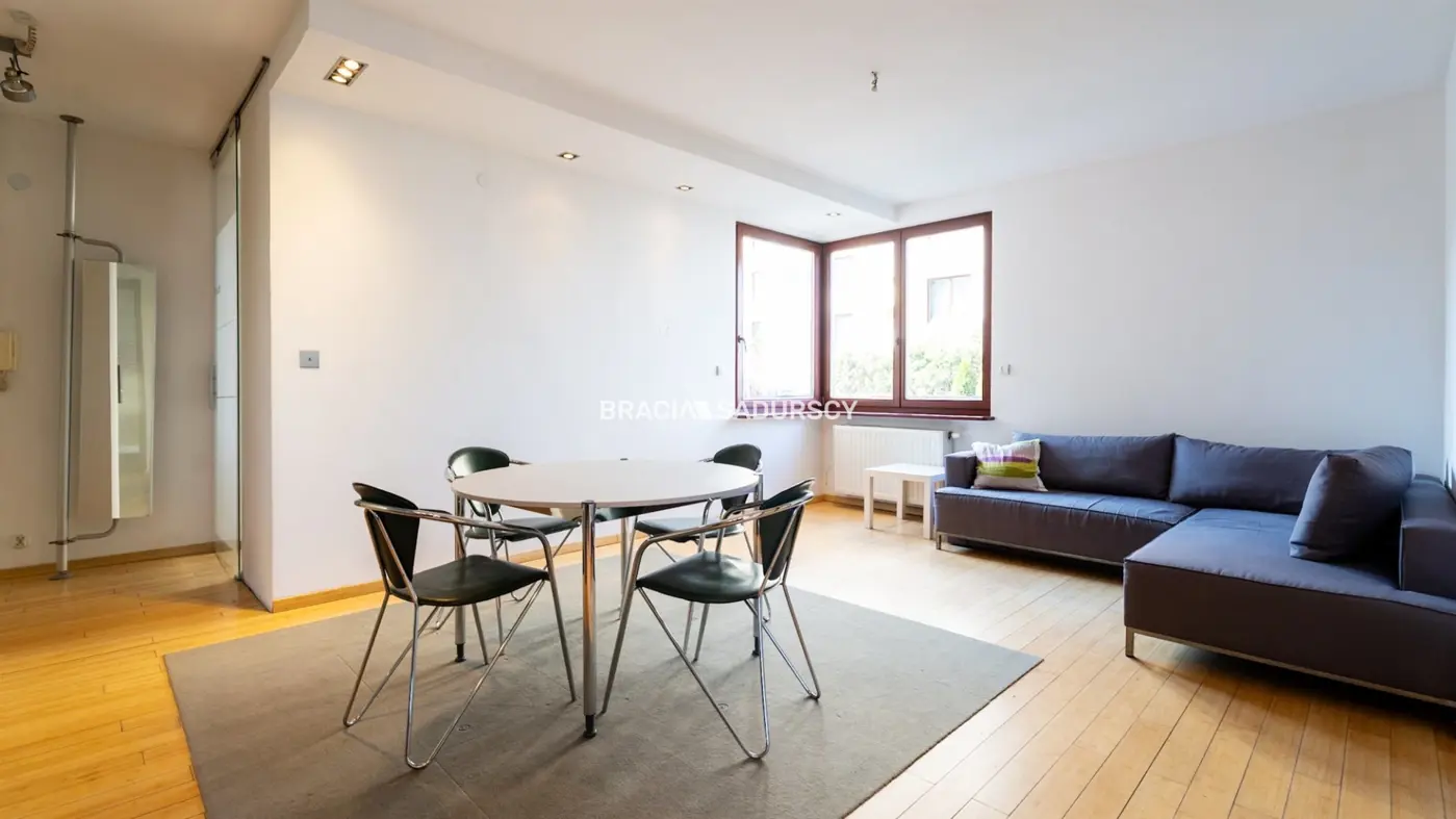 2 pok ul. Bobrzyńskiego z ogródkiem