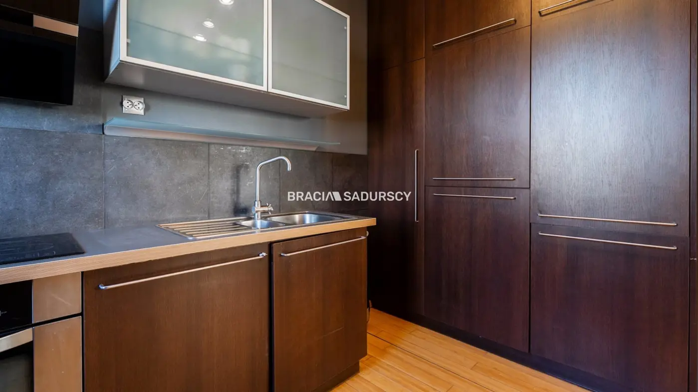 2 pok ul. Bobrzyńskiego z ogródkiem