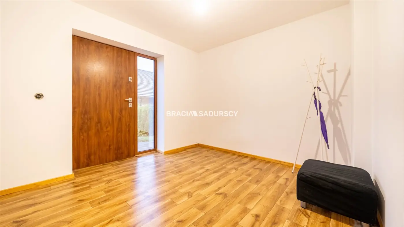 DO WYNAJĘCIA DOM W TYŃCU NA KAMERALNEJ DZIAŁCE