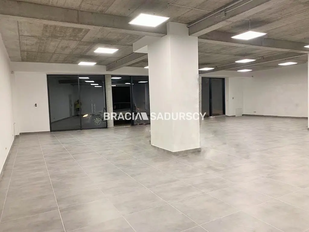 nowy lokal 170 m2 Sakwina