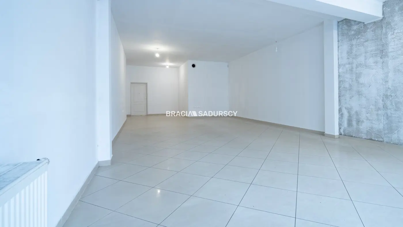 lokal 93m2 parter z witryna wynajem