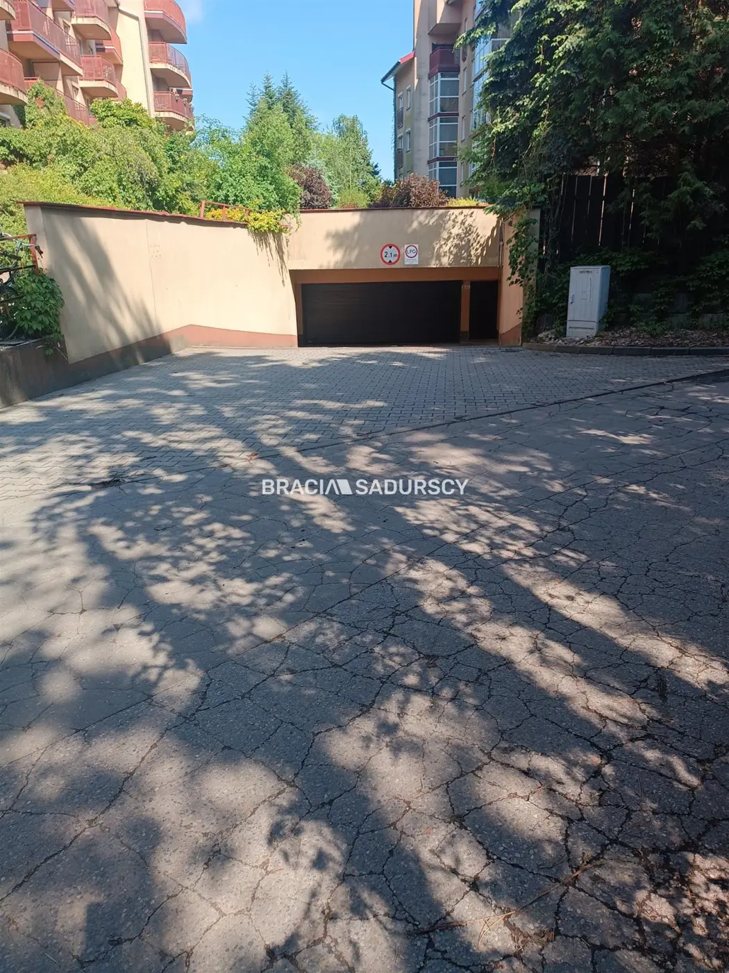 Miejsce postojowe na oś. Podwawelskim w Krakowie