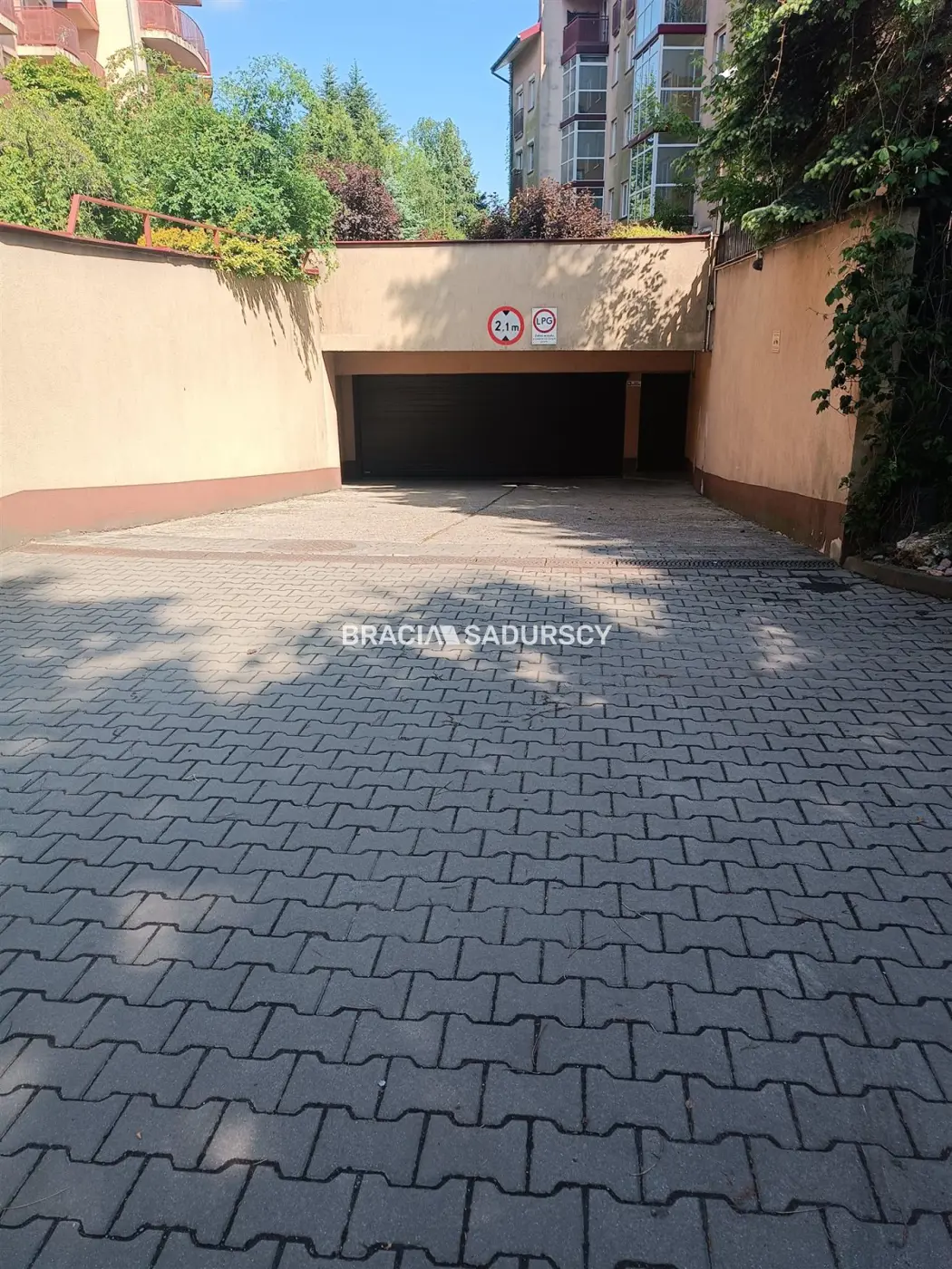 Miejsce postojowe na oś. Podwawelskim w Krakowie