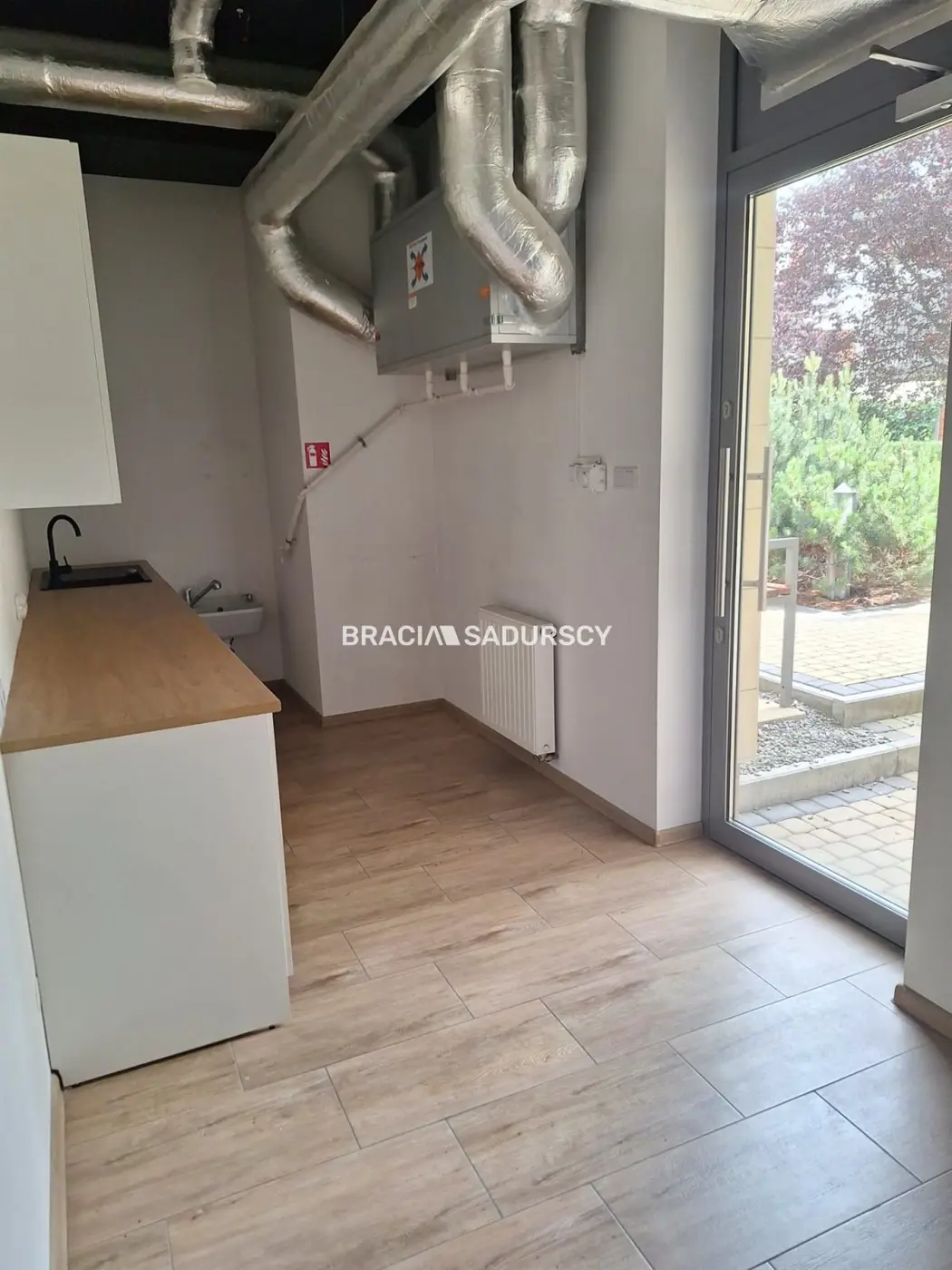 Lokal przy ul. Dąbskiej,nowoczesny,do wejścia